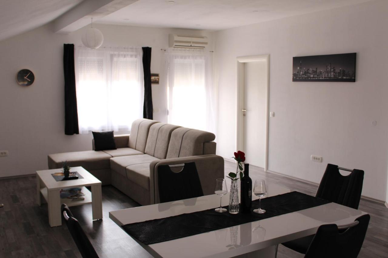 Top Floor Apartment Zára Kültér fotó
