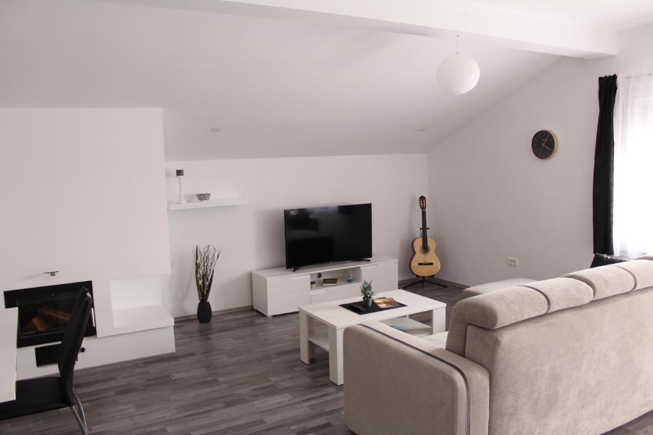 Top Floor Apartment Zára Kültér fotó